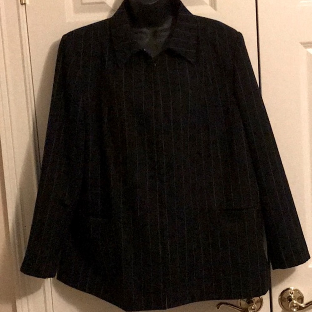 Harv’e Bernard spring jacket in Black pin stripes.